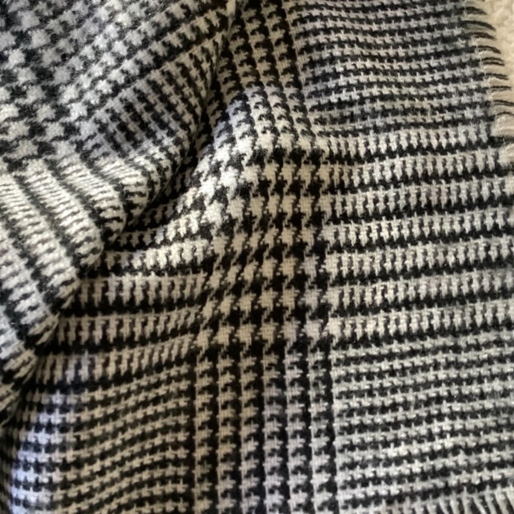 Aldo Plaid Scarf NWOT - Picture 2 of 2